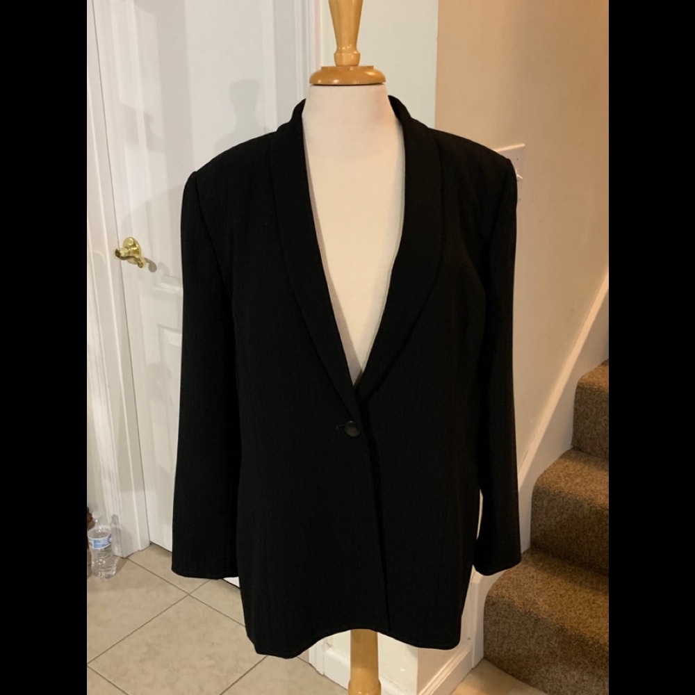 Collections for Le Suit Black lined Pantsuit SZ 18